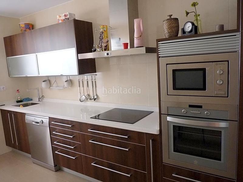 Foto 43bb2a00-f61a-43f7-a24e-6d8658f30423. Casa adosado en venta urbanización fuente mora en Antequera