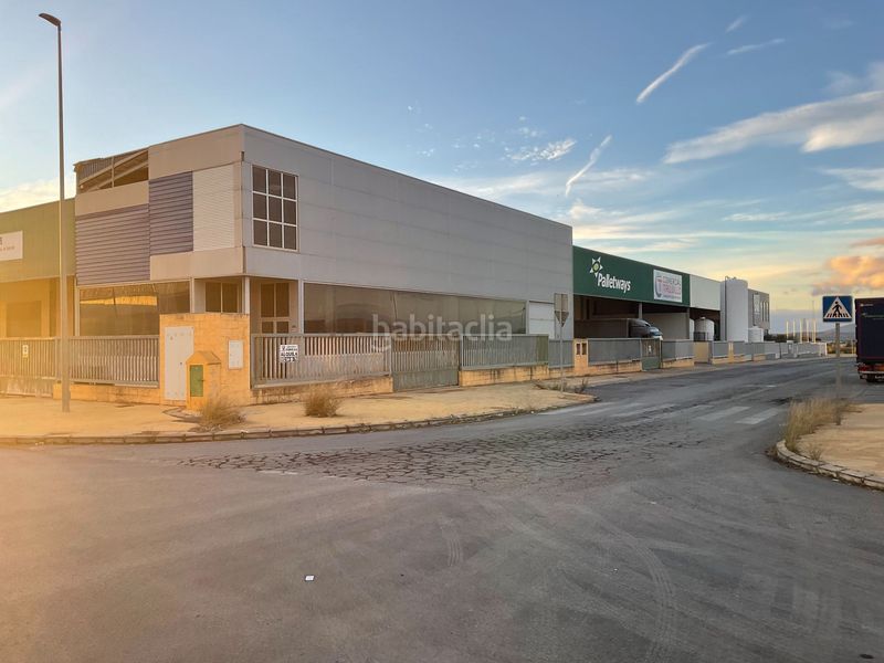 Foto f22ac3fa-ff87-4ff9-ba0a-f4dd96060c1b. Location bâtiment à usage industriel dans Zona de la Vega Antequera