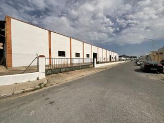 Nau industrial a Zona de la Vega. Parcela industrial con nave en venta en polígono industrial de a