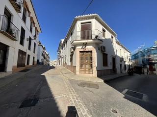 Maison en Casco Histrico. Casa de dos plantas con garaje en el centro de antequera