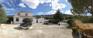 Masía en Bobadilla - Bobadilla Estación - La Joya. Casa de campo con 8.960 m2 de parcela y 700 m2 de olivo secano