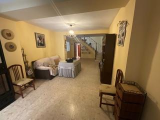 Maison à Cueva de Menga. Venta casa zona mercado de abastos de 4 dormitorios