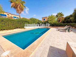 Casa aparellada a Portocolom. Bonita casa pareada en pequeño complejo en porto colom