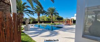 Xalet a Cala d´Or. Espléndida villa de estilo moderno con licencia de alquiler, ubi