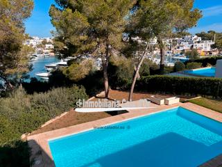 Chalet à Cala d´Or. Villa con piscina y licencia turística en primera línea de puert