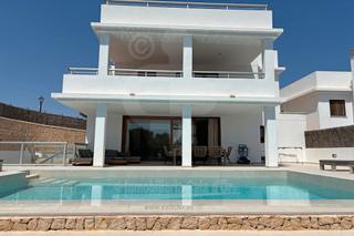 Chalet à Cala d´Or. Villa moderna en cala dor con licencia para alquiler turístico