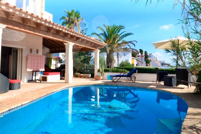 Foto addc0c26-4073-4407-8c65-d53384c494f6. Chalet villa en primera línea de mar de es forti en Santanyí