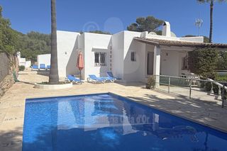 Xalet a Cala d´Or. Villa con piscina y licencia turística en calo des pou