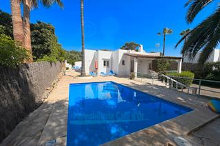Xalet a Cala d´Or. Villa con piscina y licencia turística en calo des pou