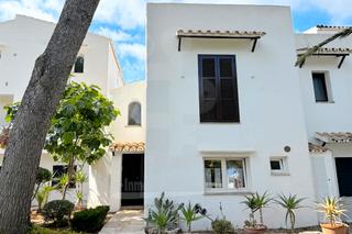 Casa aparellada a Cala d´Or. Casa adosada en complejo de aparthotel en 1 línea de mar