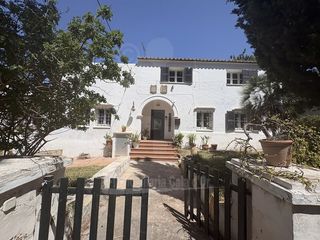 Xalet a Cala d´Or. Excepcional villa unifamiliar con apartamento independiente en e
