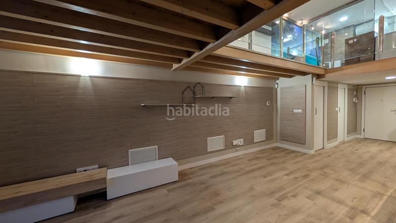Foto 8445cc8f-86b9-4ed3-9b4c-a90108bb2445. Loft piso en venta en calle de la creu roja, 1 en Valencia