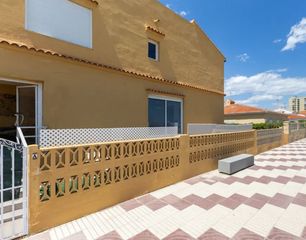 Haus en Mareny de Barraquetes. Chalet exclusivo en primera l�nea, en mareny de barraquetes