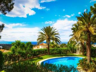 Casa en El Montgó. Villa de lujo ubicada en una parcela llana de 2200 m2, con vista