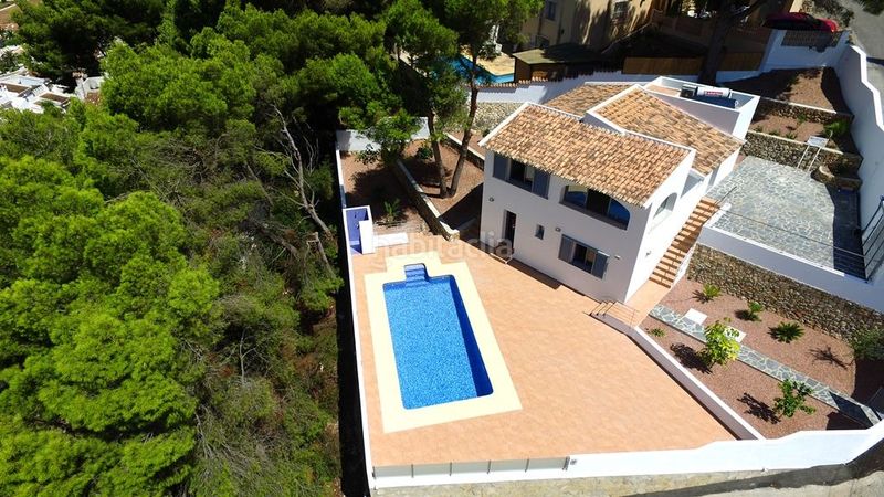 Foto 3aa2f46b-c6cf-4c22-b73b-1e7461b2a7ea. Casa amb piscina a Paichi Moraira