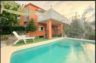 Casa a La Pedrera-Vessanes. Villa con vistas al mar y a la montaña