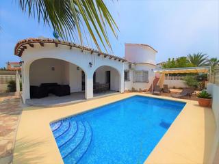 Casa a Poblets (els). Villa reformada en els poblets