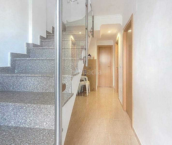 Foto 1220fc97-c223-4d44-afc6-5cb70ac12682. Casa adossada amb piscina a Oliva playa Oliva