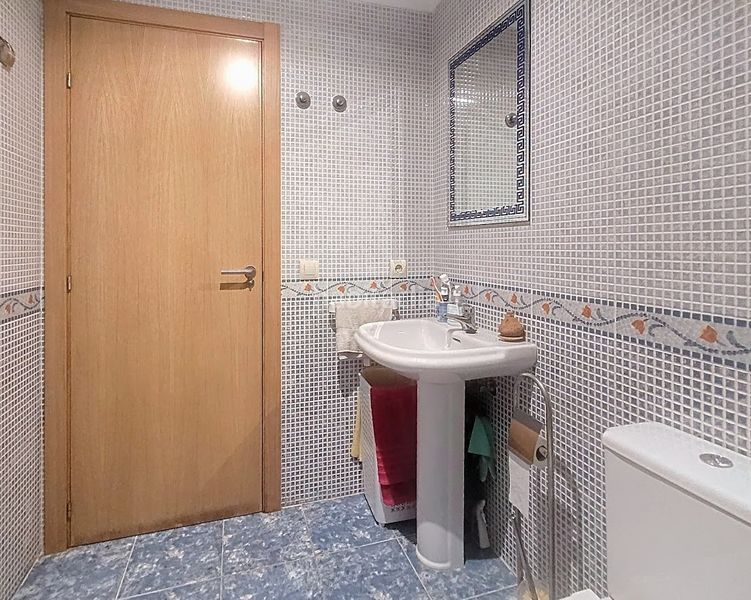 Foto 1de216a2-a07c-4b38-b595-b9c93abfa5d0. Casa adossada amb piscina a Oliva playa Oliva