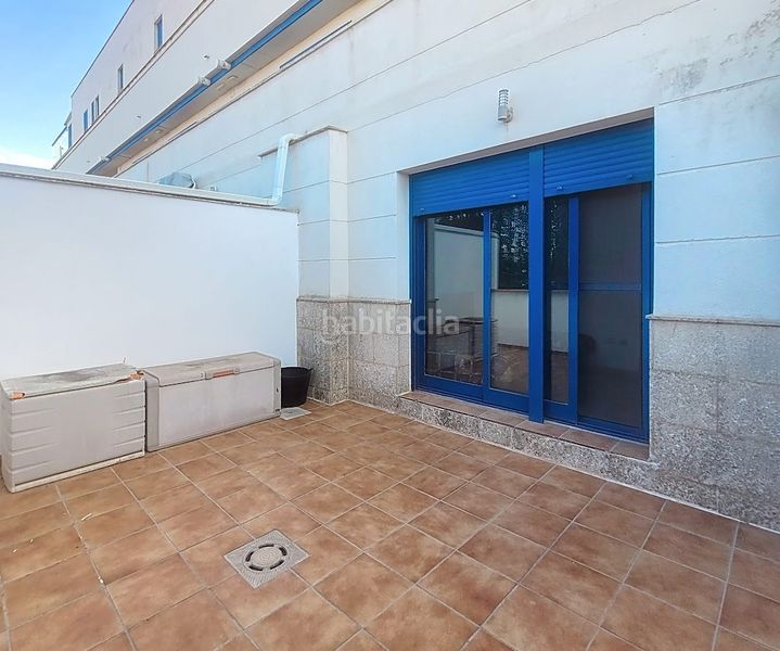 Foto 39f3fa77-a44a-4c13-a66d-afe9d96c57bf. Casa adossada amb piscina a Oliva playa Oliva