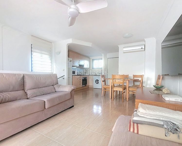 Foto 3d0ff3b6-5fea-40d0-bcf8-834ff7c4860b. Casa adossada amb piscina a Oliva playa Oliva