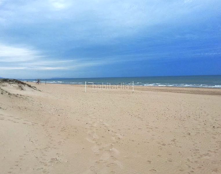 Foto 40d4cb53-b8bf-4653-91f9-a6d001c8079d. Casa adossada amb piscina a Oliva playa Oliva