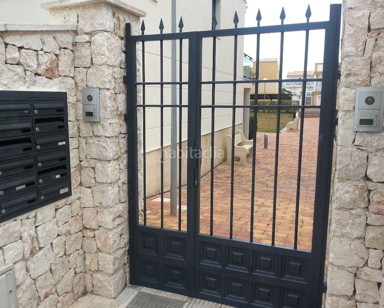 Foto a4278ff2-9c4b-4616-a918-5ee79202f006. Casa adossada amb piscina a Oliva playa Oliva