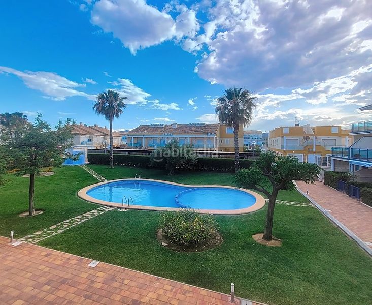 Foto aff9feb7-e845-4ccd-9d1d-03edb624403e. Casa adossada amb piscina a Oliva playa Oliva