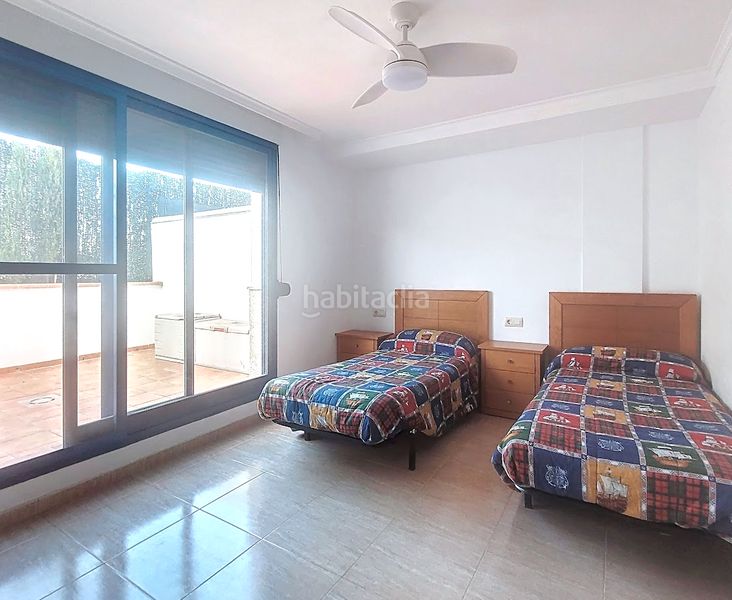 Foto d2acade2-e414-428f-b537-93bd85389fa8. Casa adossada amb piscina a Oliva playa Oliva