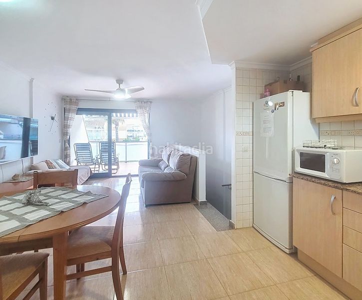 Foto db432563-78b0-4603-bf24-818c7cd8ef0a. Casa adossada amb piscina a Oliva playa Oliva