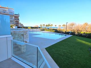 Apartamento en Les Bassetes - El Marjal. Planta baja de lujo en primera línea en denia