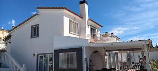 Maison à Gata de Gorgos. Villa impecable con vistas a la montaña en zona de dénia