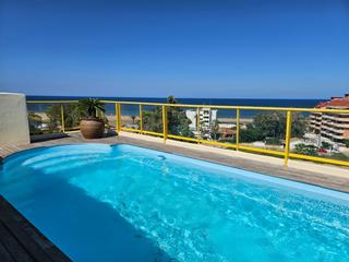 Ático en Centro Urbano. Mágnifico ático duplex con vistas al mar en denia!
