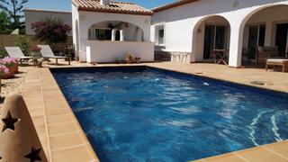 Casa a Beniarbeig. Villa de ensueño con jardín paradisíaco en beniarbeig