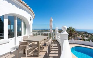 Casa in Paichi. Villa con vistas al mar en cumbre del sol con piscina climatizad