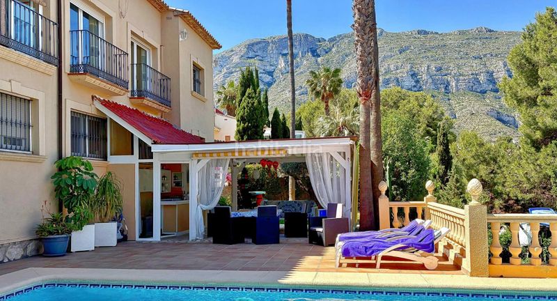 Foto 5a125965-fa03-4e3b-a7c0-024d947e3f25. Casa amb piscina a El Montgó Dénia