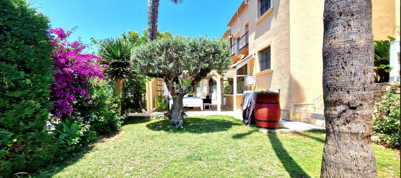 Foto b5330c1c-e49d-4316-936f-7cfbdb0b33d5. Casa amb piscina a El Montgó Dénia