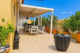 �tico en Les Bassetes - El Marjal. �tico d�plex con amplias terrazas y vistas al mar en el centro d