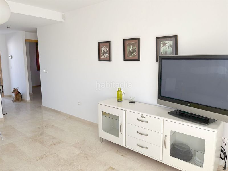 Foto c471dbe3-199f-48c8-85c2-c6c5f2aedf51. Apartament amb piscina a Oliva nova Oliva