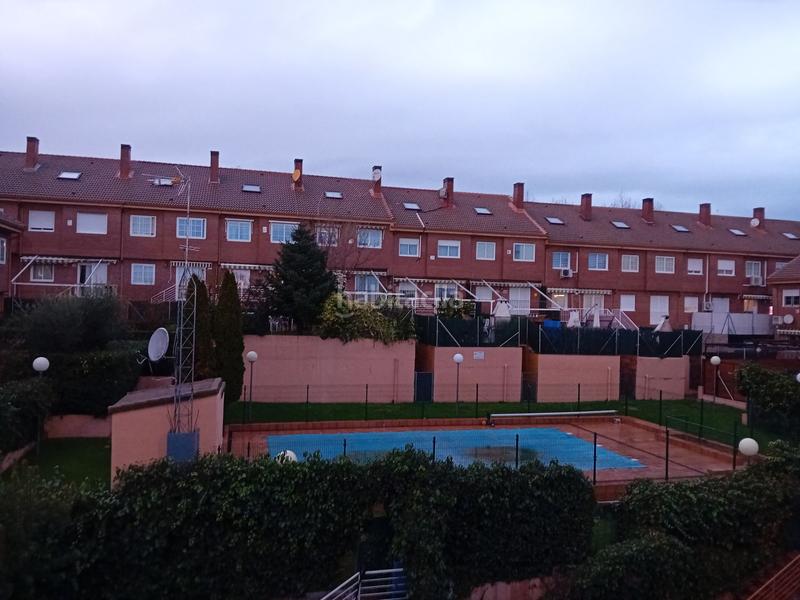 Foto dfdae9f4-91c6-4a37-90af-b2b739a8597f. Casa a schiera con riscaldamento parcheggio piscina in Colmenar Viejo