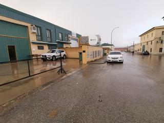 Nau industrial a Cobeña. Nave en polígono bien comunicado y de muy fácil y cómodo acceso,