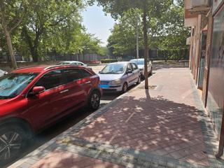 Local Comercial en Calle zeus 1. Local equipado con cocina