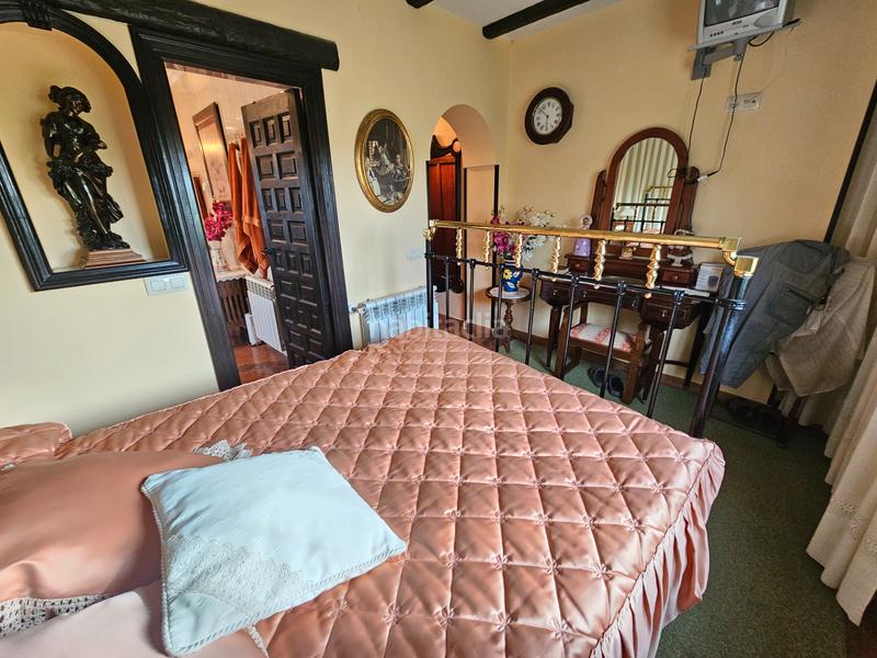 Foto f43f9e4d-3724-4f60-927e-620675274757. Xalet amb xemeneia calefacció aparcament piscina a Cabanillas de la Sierra