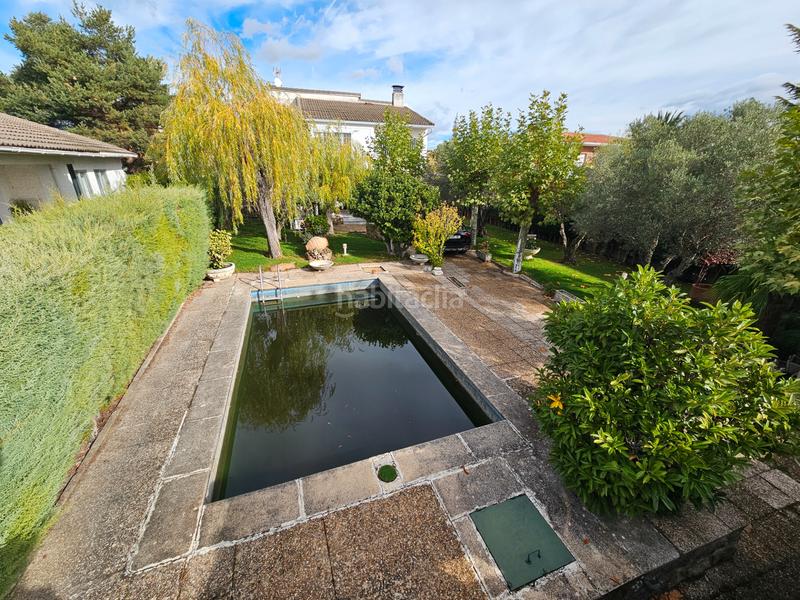 Foto f814e21d-eac8-434a-8375-8f5e39b1461b. Xalet amb xemeneia calefacció aparcament piscina a Cabanillas de la Sierra