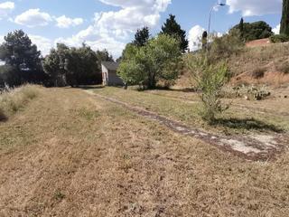 Terrain résidentiel à Uceda. Parcela con casita de 26 metros cuadrados y baño, en urbanizació