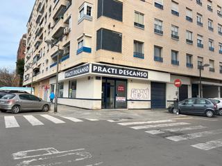 Lloguer Local Comercial  Carrer de l'humanista mariner. Local esquinero bien ubicado 4 grandes escaparates