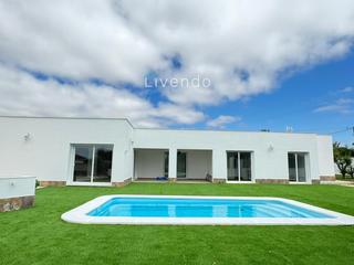 Xalet a Barrio Nuevo. Chalet en reforma en venta en conil, zona barrio nuevo