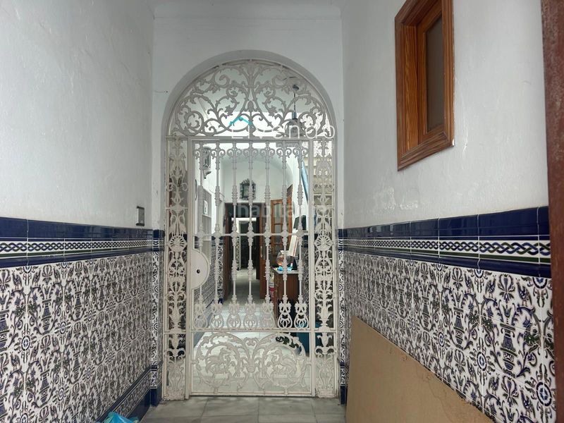 Foto c6e3e305-5c3c-4966-8853-b23d485e93db. Chalet edificio en el casco histórico de Conil en Conil de la Frontera