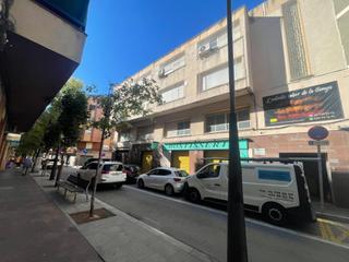 Miete Geschäftsraum in Carrer enric granados 19. Se alquilan 3 locales comerciales en el centro de barberà del va