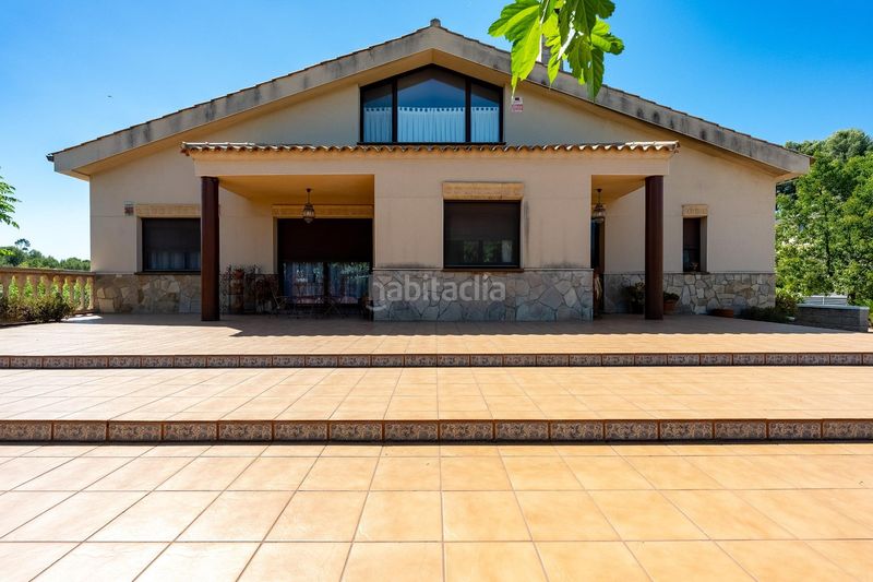 Foto f3cb4041-7b19-4658-857e-a6ff6722605c. Xalet amb aparcament piscina a Castellbisbal